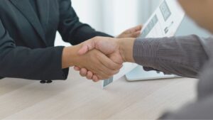 מחפש עבודה בגיל מבוגר? אסטרטגיות לחיפוש עבודה מוצלח